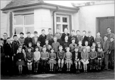1961-62, Ringsend PS. Can you spot Dr Isaac.  Mr Robin McCully (Principal) is still alive; was lecturer in Stranmillis College after leaving Ringsend.  Late Miss Mary Logan, aunt of Wm Logan FRCS, former chief ophthalmic surgeon NI.